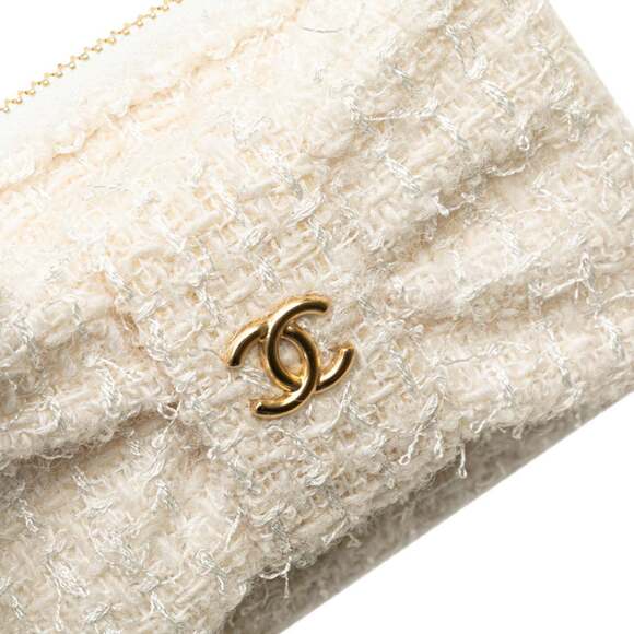 CHANEL Authentic White Leather Logo Wallet - Picture 4 of 10
